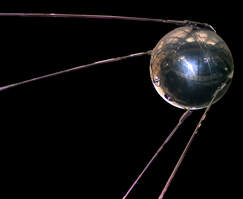 Une réplique exposée à Washington de Spoutnik 1, le premier satellite artificiel de la Terre.